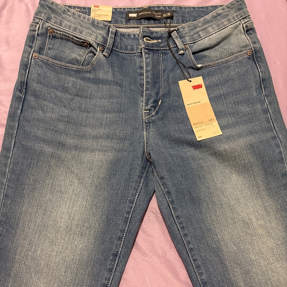 Levi's Denim - Levi’s Demi curve
